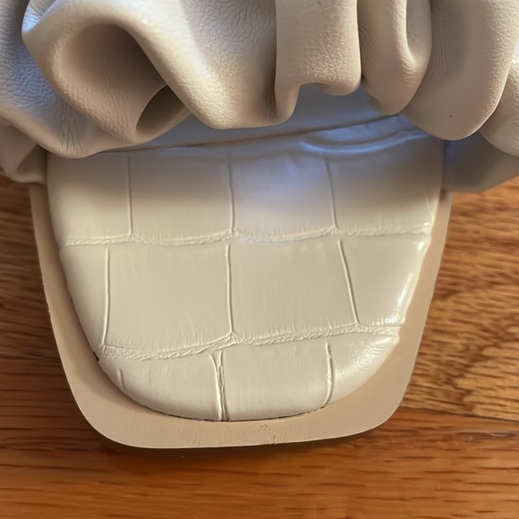 Sandals - Picture 10 of 11